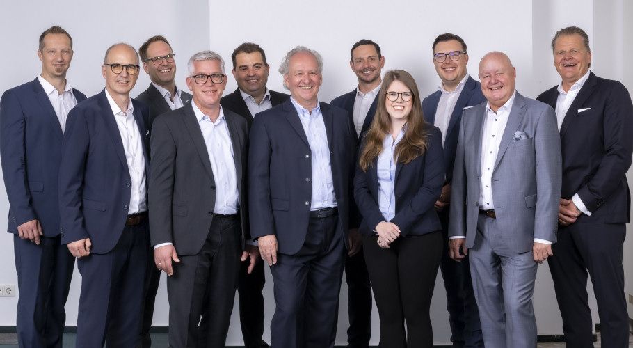 Gruppenbild der 11 Berufsträger von Nacken, Hillebrand Partner