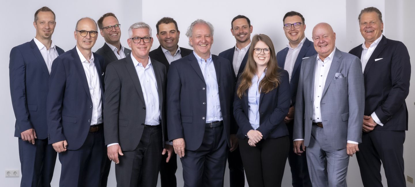 Gruppenbild der 11 Berufsträger von Nacken, Hillebrand Partner